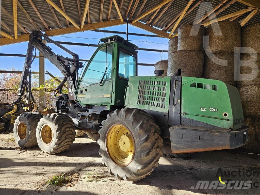 John Deere 1270 D Harvesteri