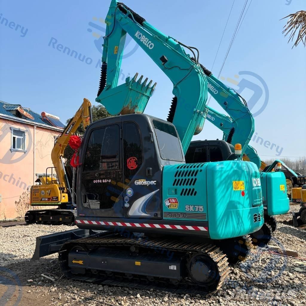 Kobelco SK75 Kāpurķēžu ekskavatori