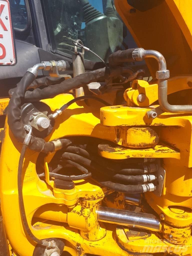 JCB 3 CX Ekskavatori-iekrāvēji