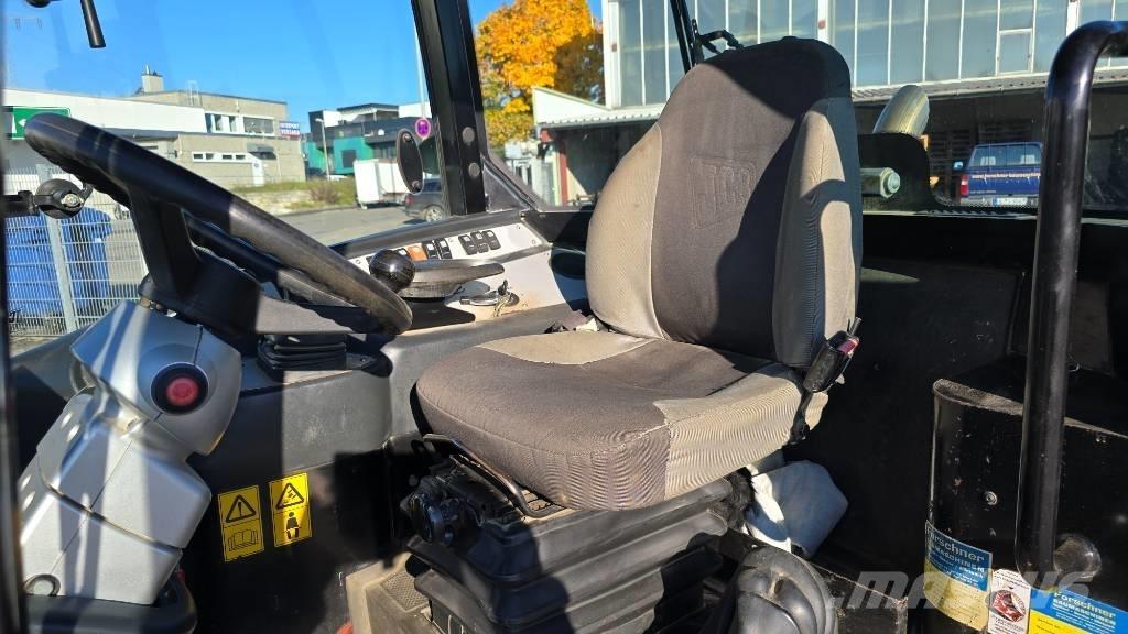 JCB 406 Iekrāvēji uz riteņiem