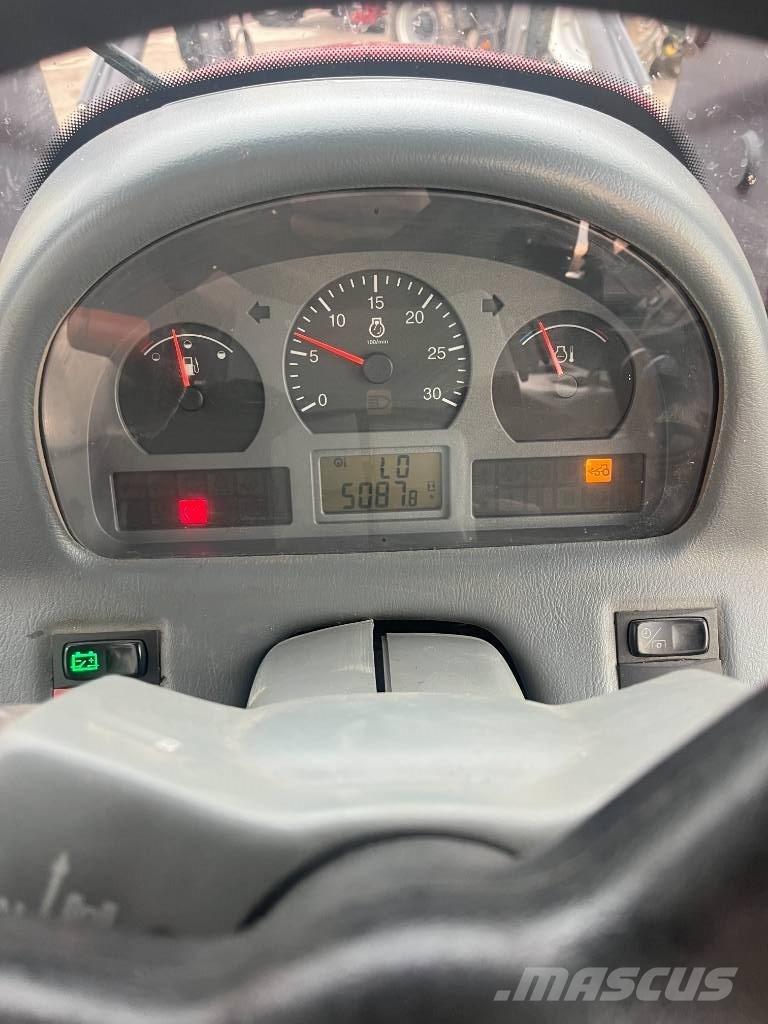 Valtra N 113 Traktori