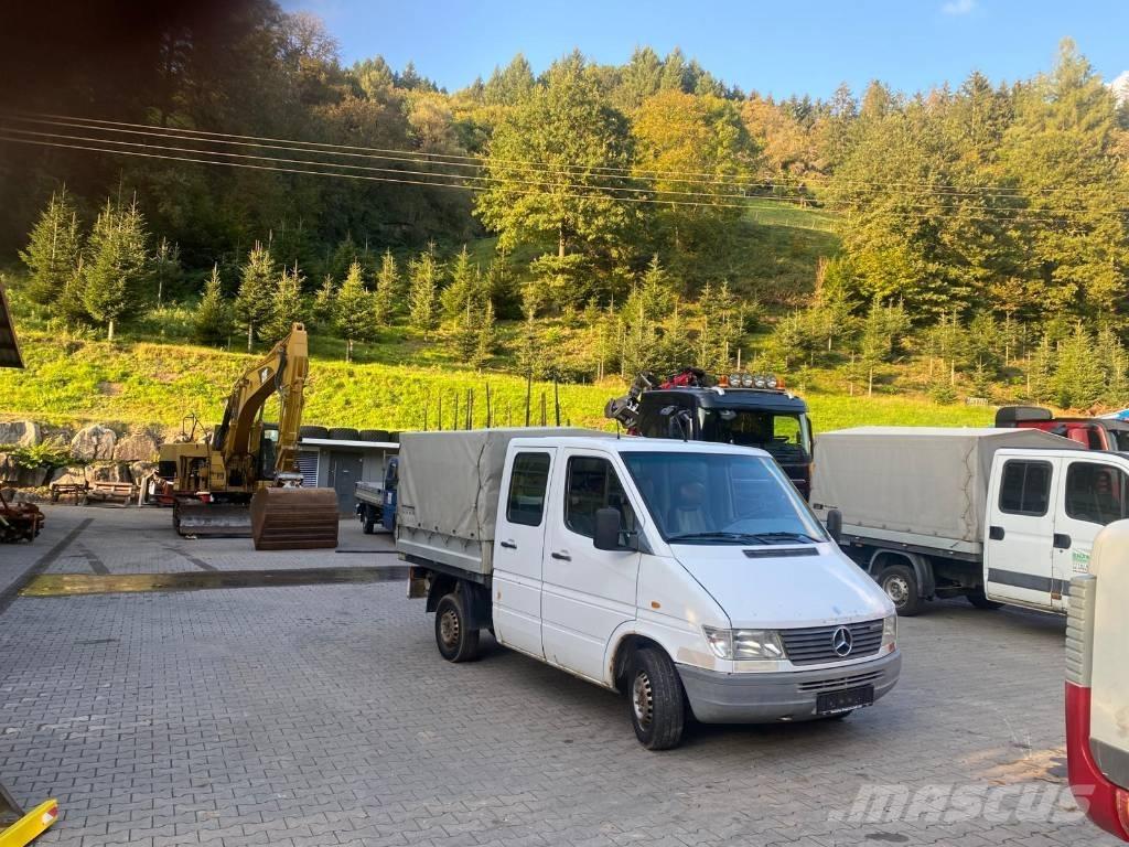 Mercedes-Benz 212 D Vieglais kravas automobilis/izkraušana no sāniem
