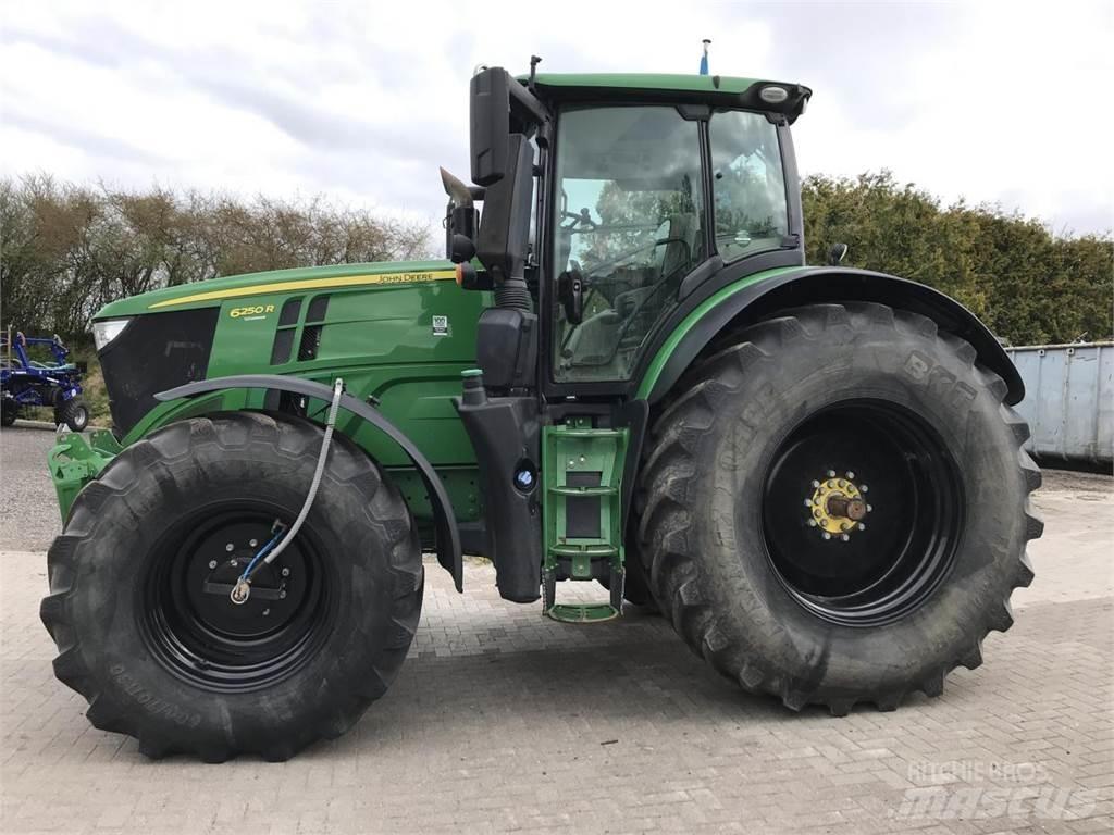 John Deere 6250R Traktori