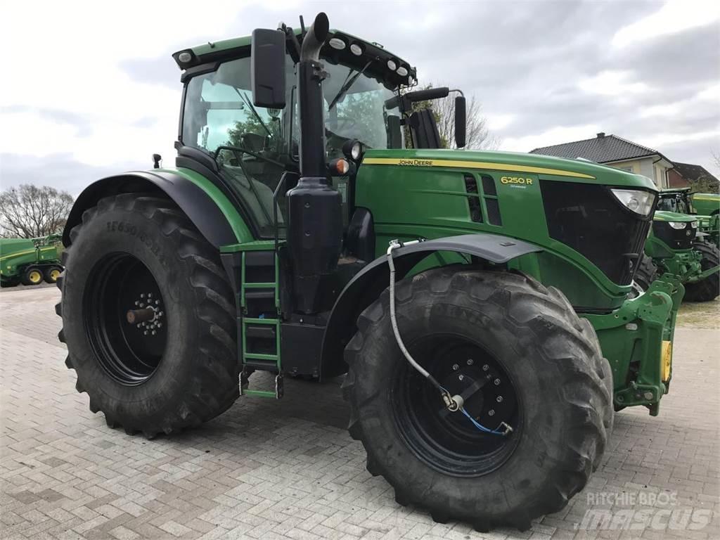 John Deere 6250R Traktori