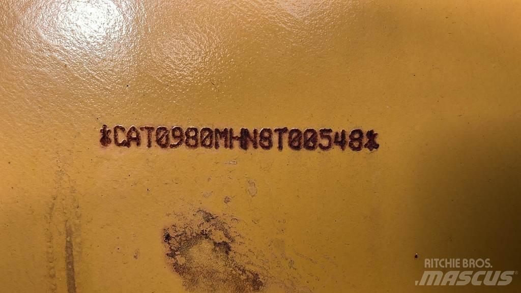 CAT 980M Iekrāvēji uz riteņiem