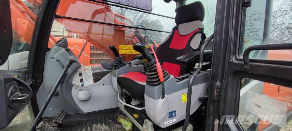 Hitachi ZX210LC-5 Kāpurķēžu ekskavatori