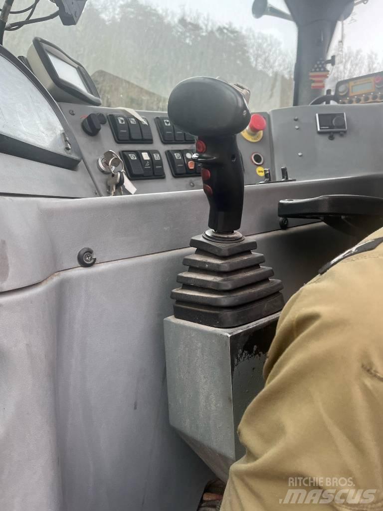 Menzi Muck M545A Ekskavatori uz riteņiem