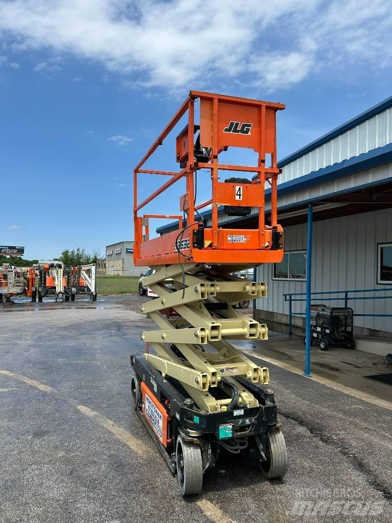 JLG R2632 Šķerveida pacēlāji