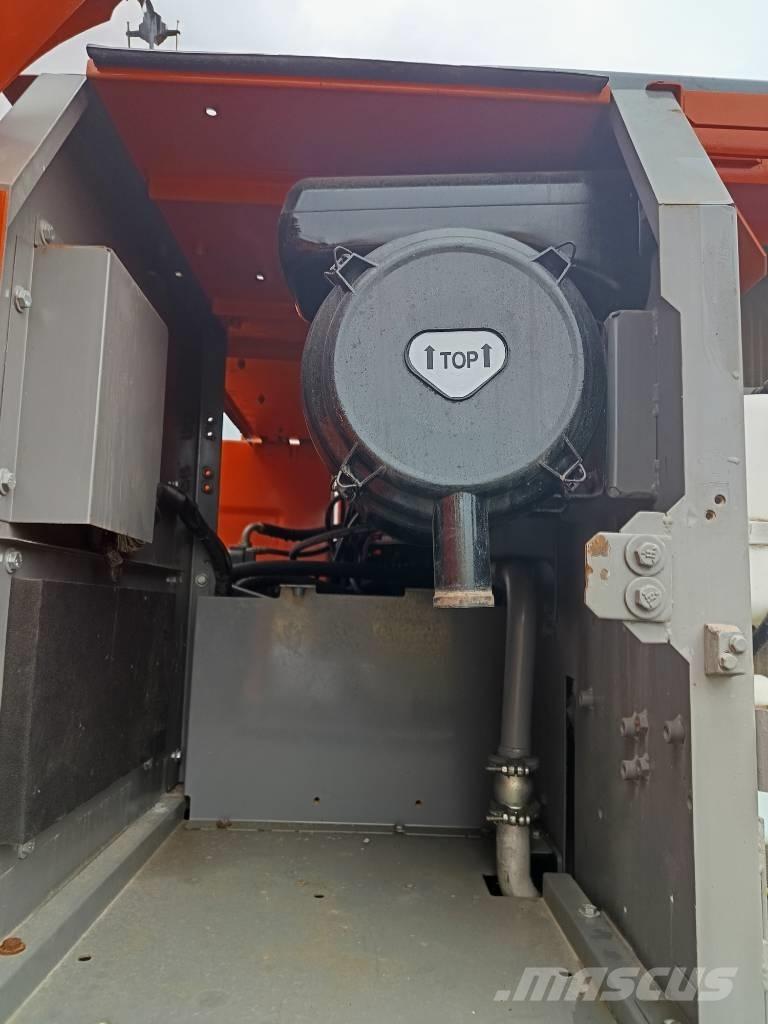 Hitachi ZX 210 Kāpurķēžu ekskavatori