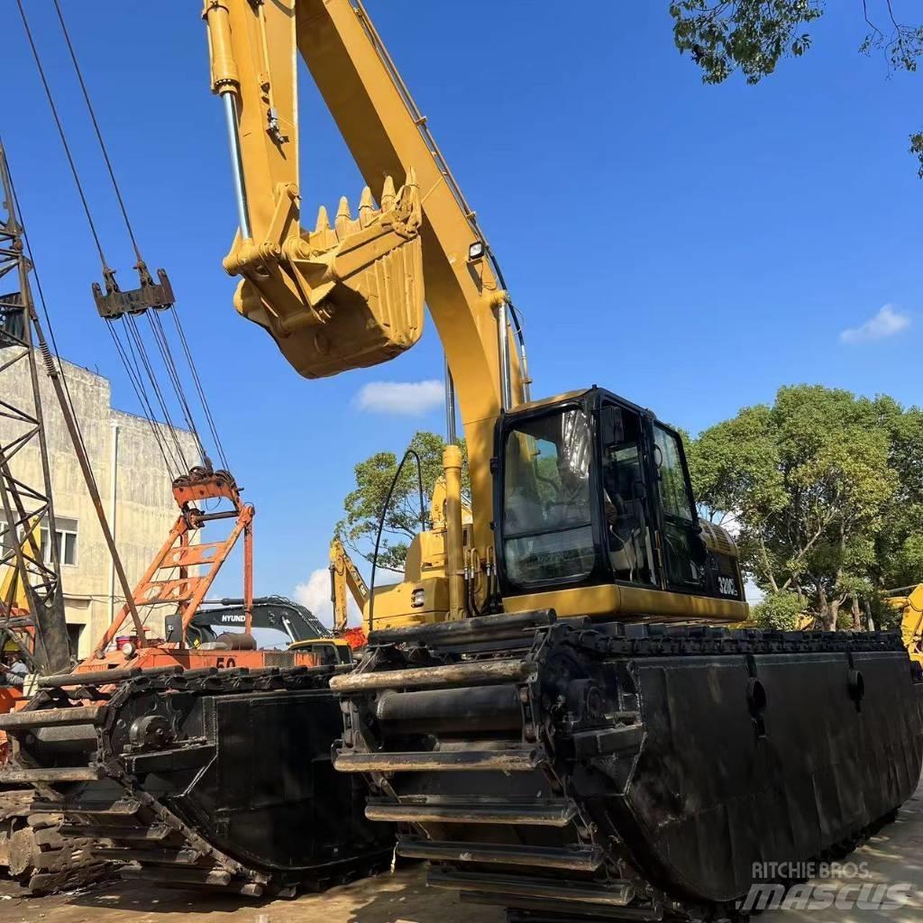 CAT 320 C Amfībijas tipa ekskavatori
