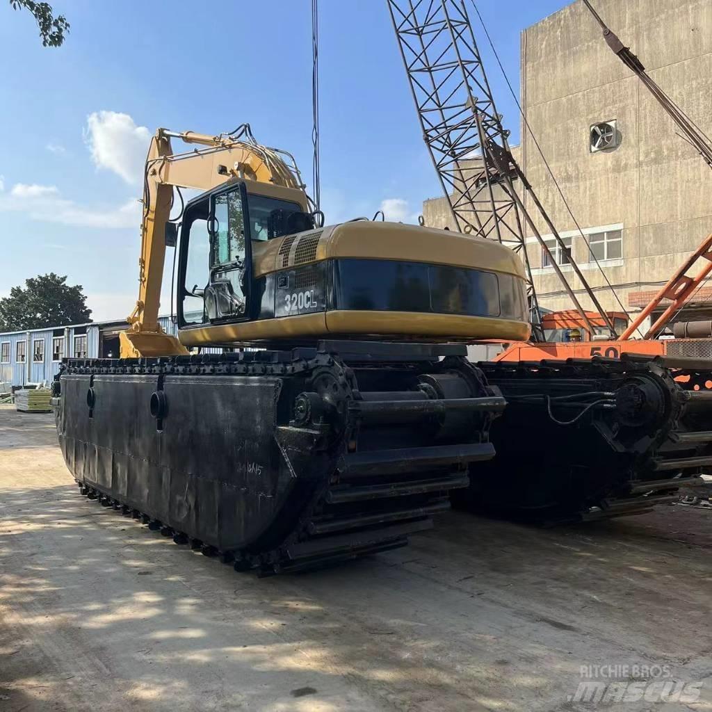 CAT 320 C Amfībijas tipa ekskavatori