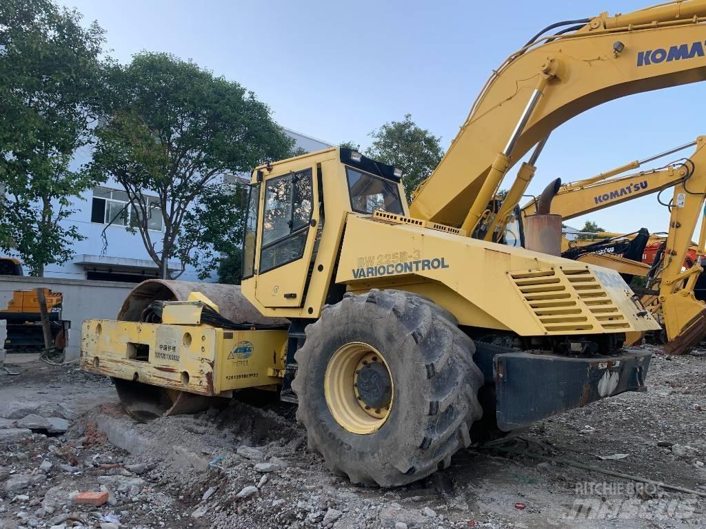 Bomag BW 225 D-3 Divvalču grunts veltņi