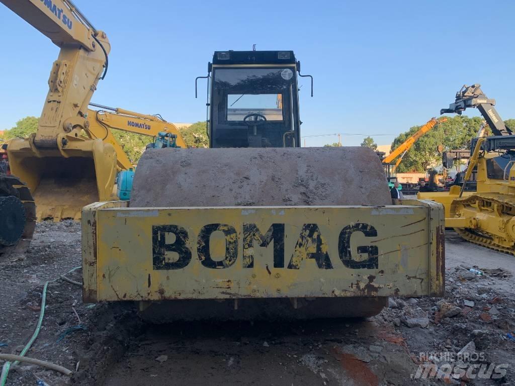 Bomag BW 225 D-3 Divvalču grunts veltņi