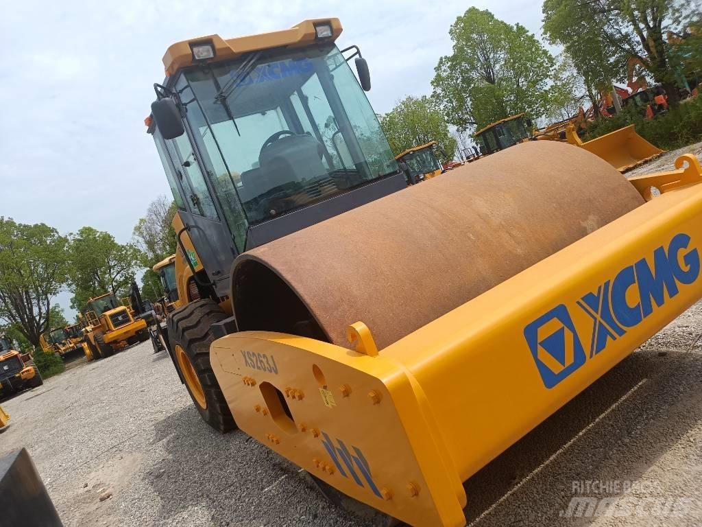 XCMG XS 263J Vienvalča grunts veltņi