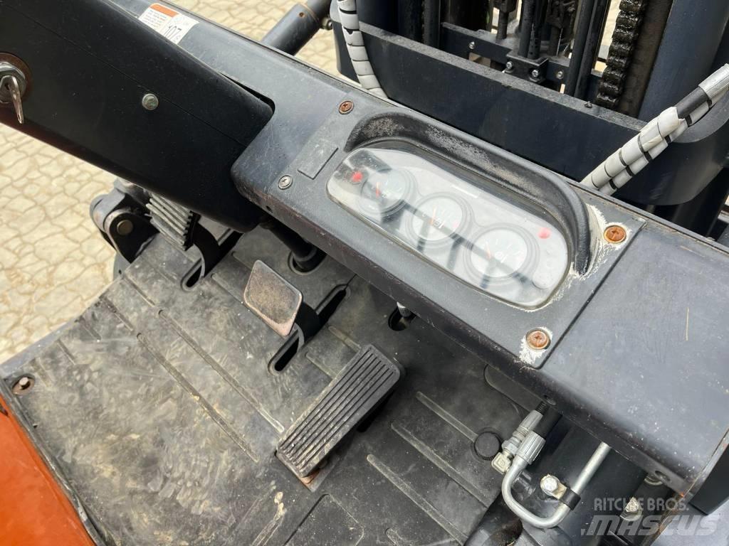 Doosan D 25 GP Tehnika ar dīzeļa dzinēju