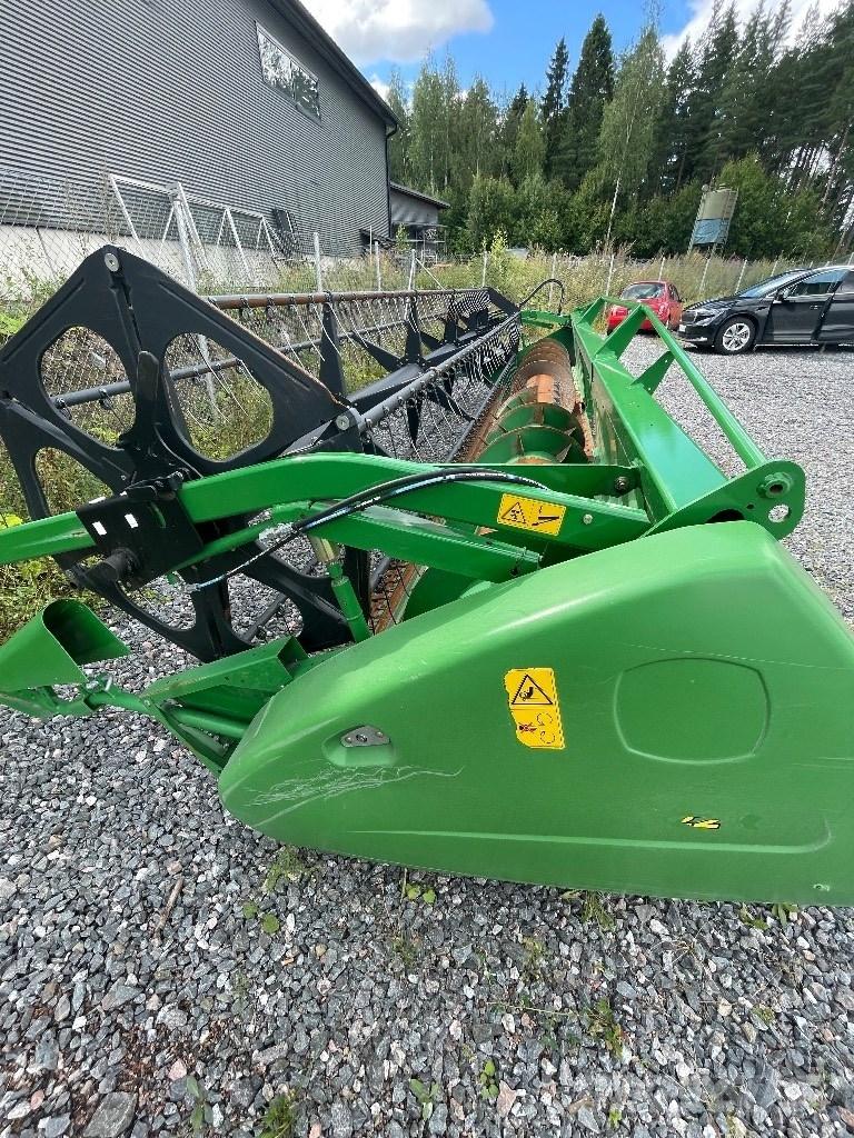 John Deere 622R Ražas novākšanas galvas