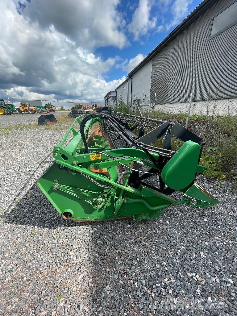 John Deere 622R Ražas novākšanas galvas