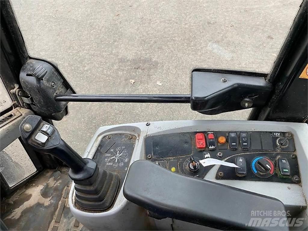 CAT 908M Iekrāvēji uz riteņiem