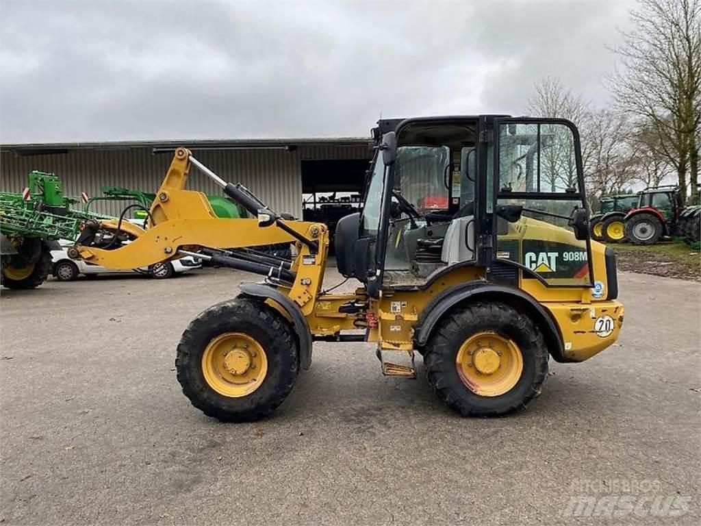 CAT 908M Iekrāvēji uz riteņiem