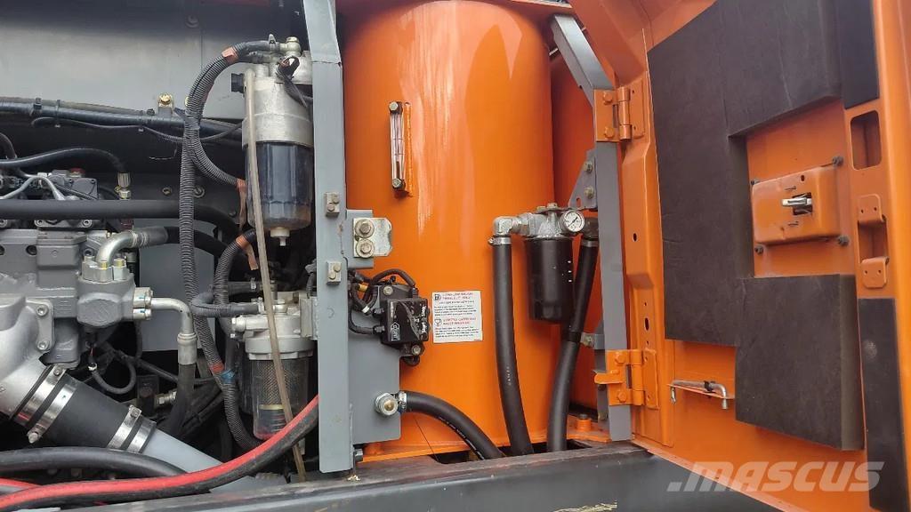 Hitachi ZX220W-5B Ekskavatori uz riteņiem