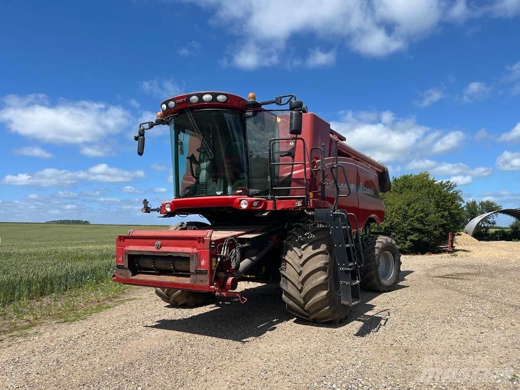 CASE Axial Flow 7120 Ražas novākšanas kombaini