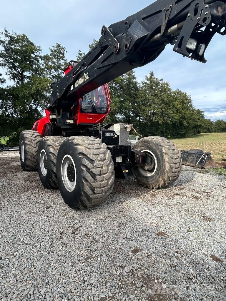 Komatsu 951 Harvesteri
