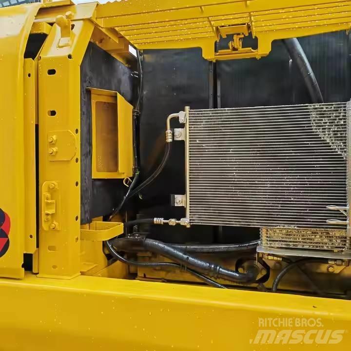 Komatsu PC220-8 Kāpurķēžu ekskavatori