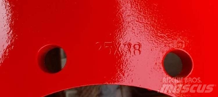 Fendt RIM 25x38 Riepas, riteņi un diski