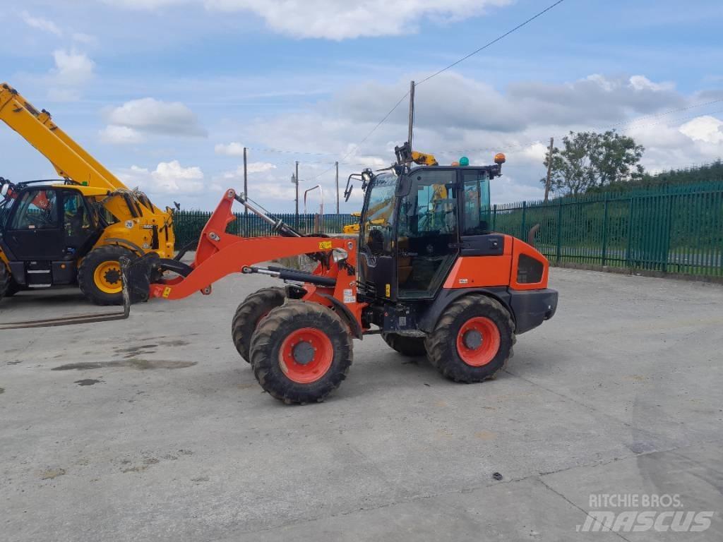 Kubota R 085 Iekrāvēji uz riteņiem
