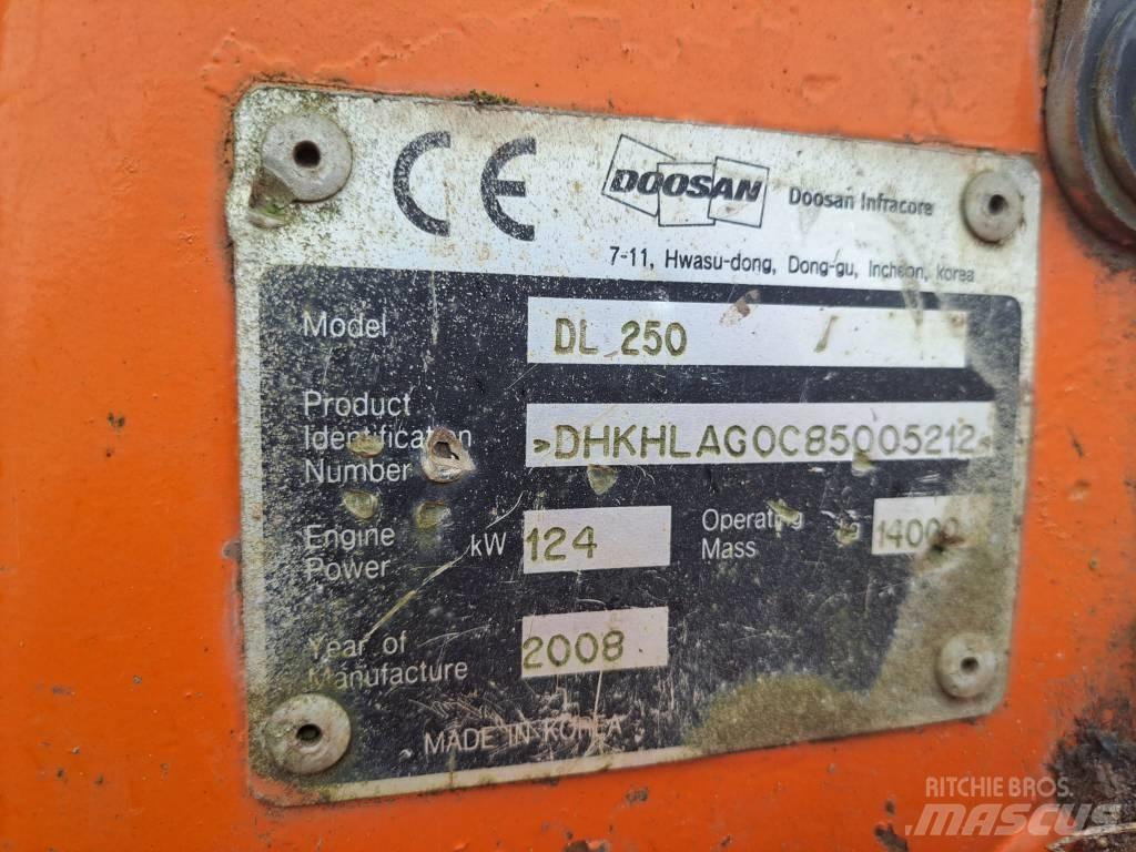 Doosan DL 250 Iekrāvēji uz riteņiem