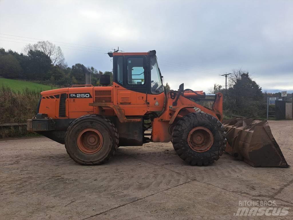 Doosan DL 250 Iekrāvēji uz riteņiem