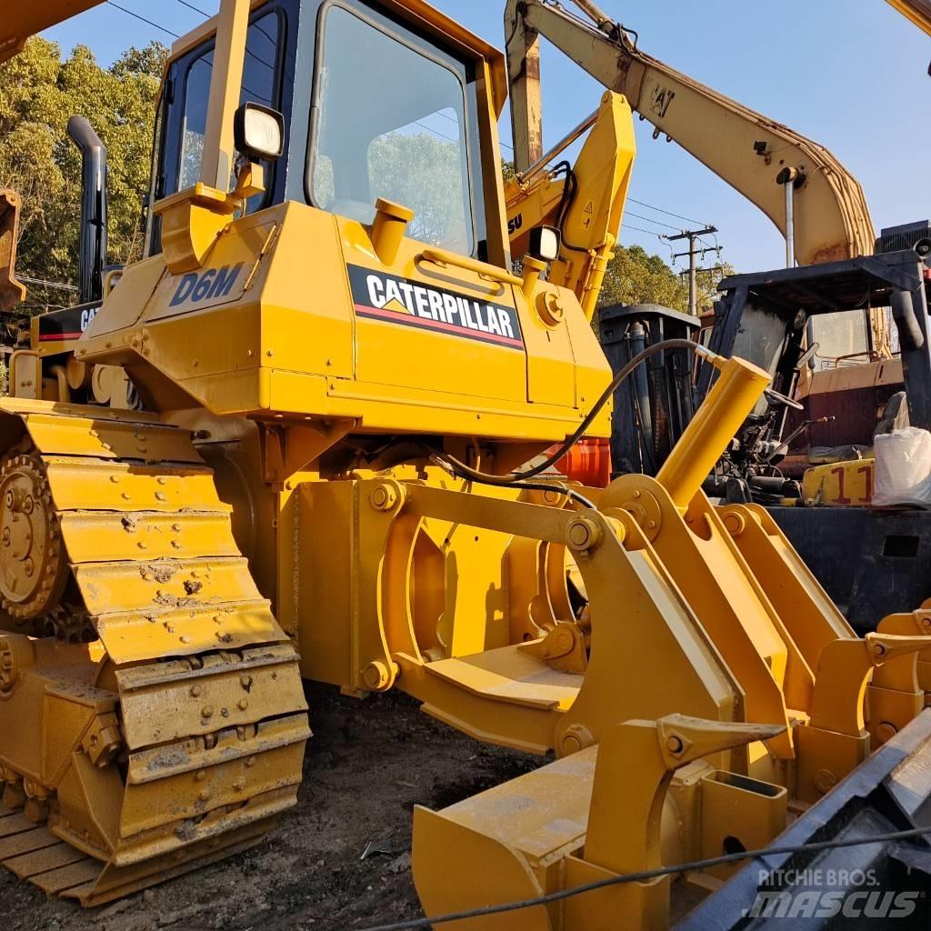 CAT D 6 M Kāpurķēžu buldozeri