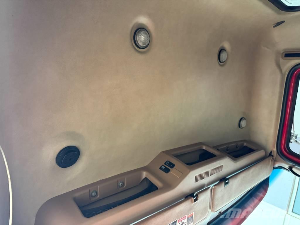 Mack GU 713 Pašizgāzējs