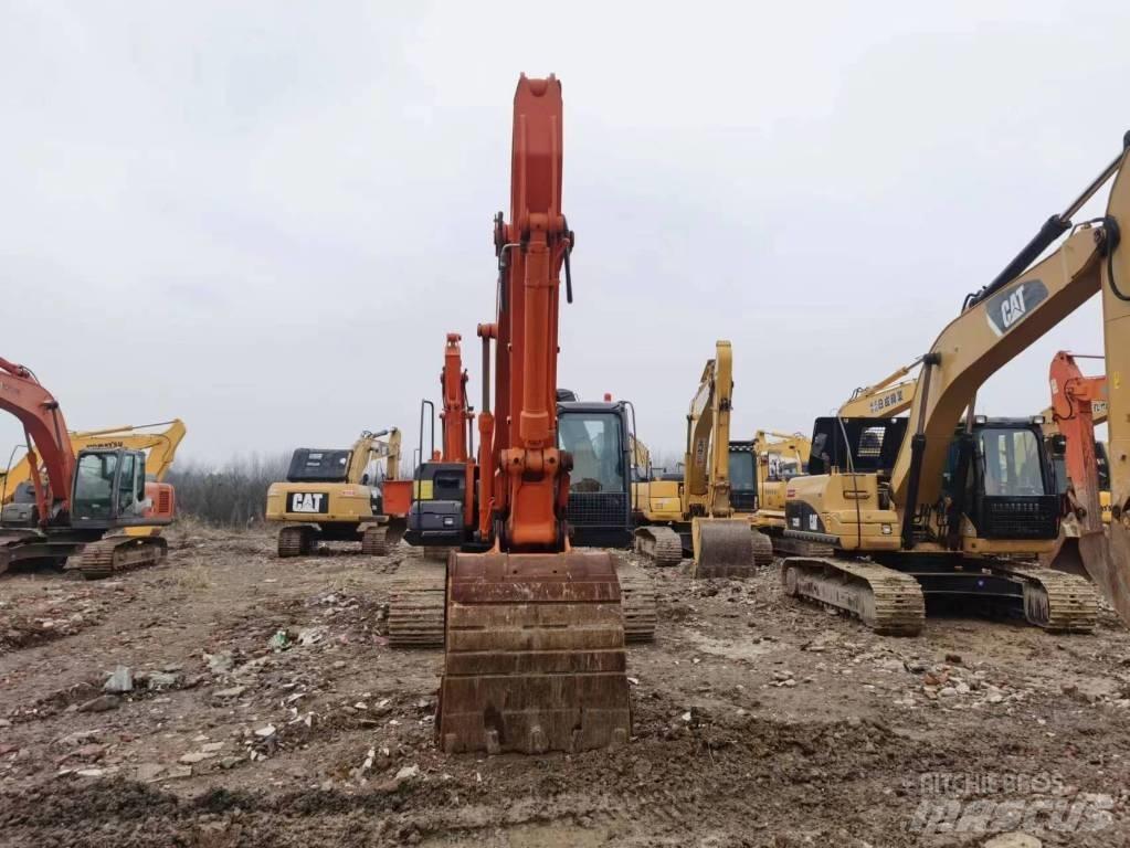 Hitachi ZX 250 Kāpurķēžu ekskavatori
