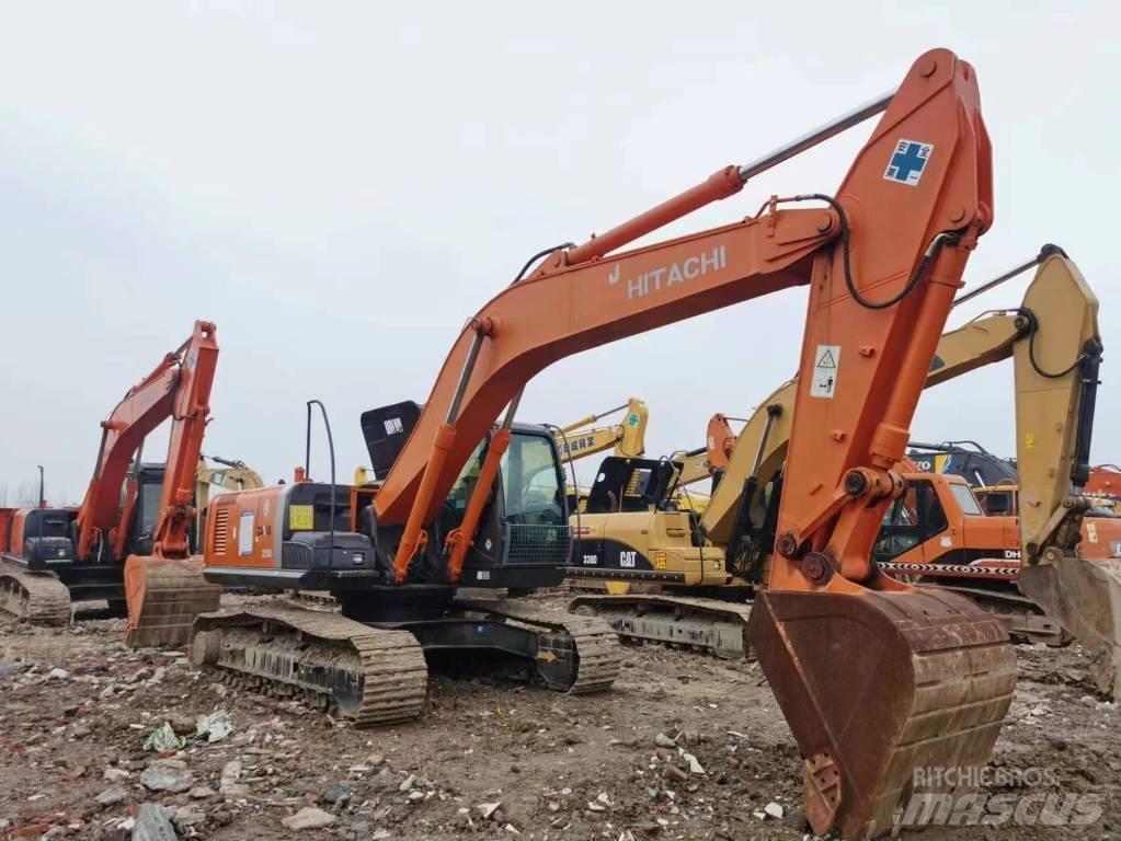 Hitachi ZX 250 Kāpurķēžu ekskavatori
