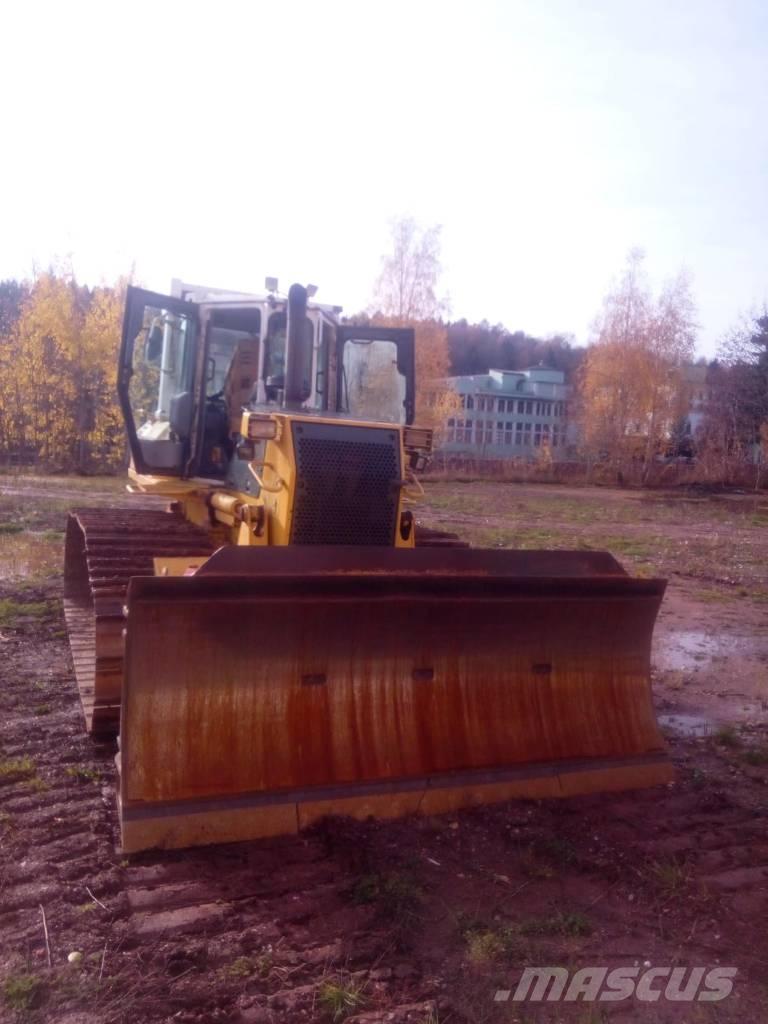 Komatsu D 61 PX-15 Kāpurķēžu buldozeri