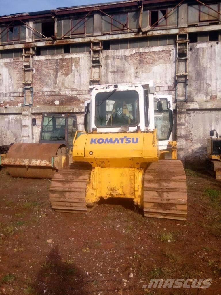 Komatsu D 61 PX-15 Kāpurķēžu buldozeri