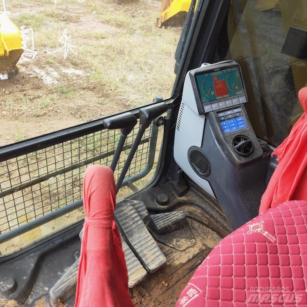 Komatsu PC200-8 Kāpurķēžu ekskavatori