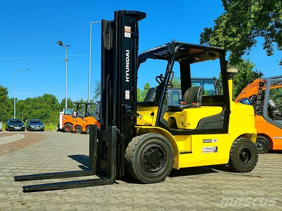 Hyundai 45DS-7E Tehnika ar dīzeļa dzinēju