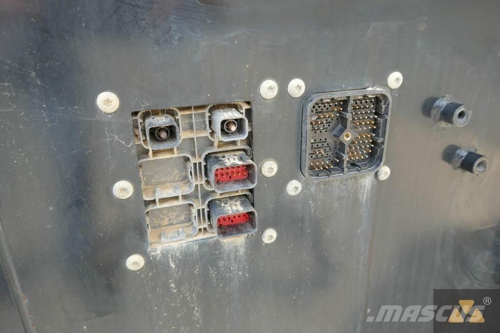 CAT 352F Cab Kabīnes un interjers