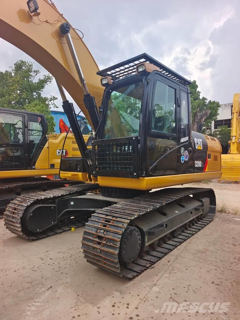 CAT 320 D2L Kāpurķēžu ekskavatori