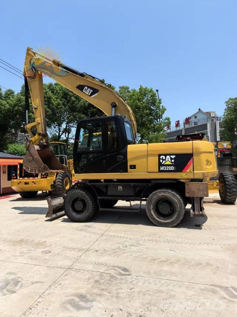 CAT M 320D2 Ekskavatori uz riteņiem