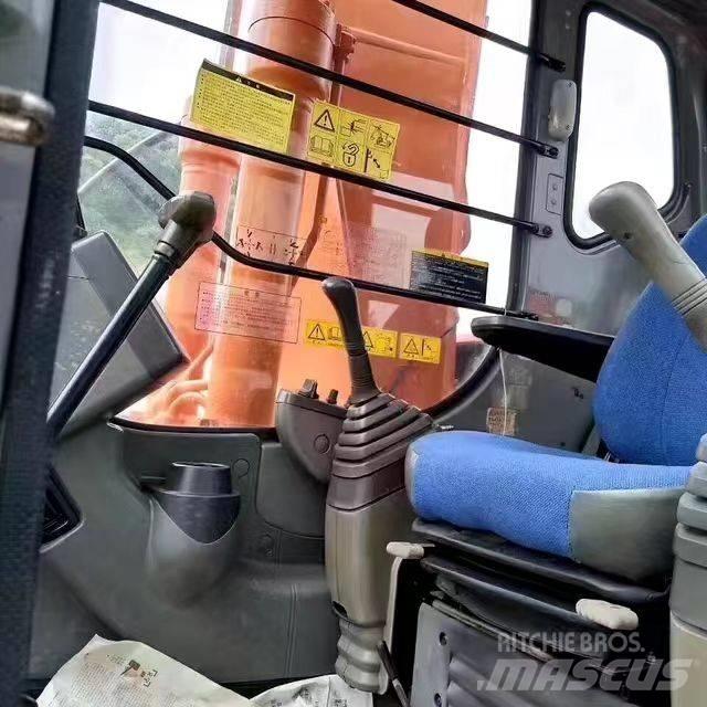 Hitachi EX 120 Kāpurķēžu ekskavatori
