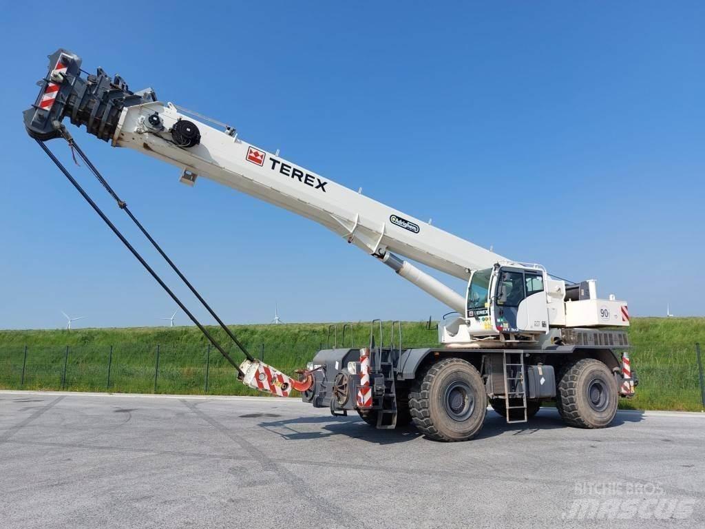 Terex RT90 Celtņi nelīdzenām virsmām