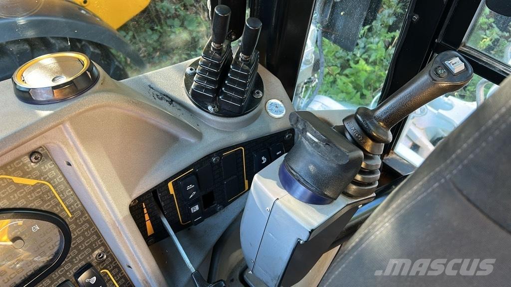 JCB 3 CX Ekskavatori-iekrāvēji