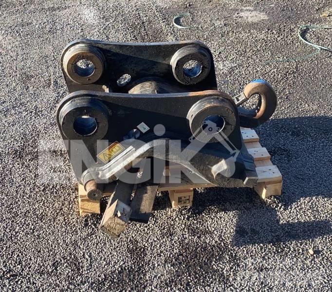 CAT Attache rapide Ekskavatori uz riteņiem