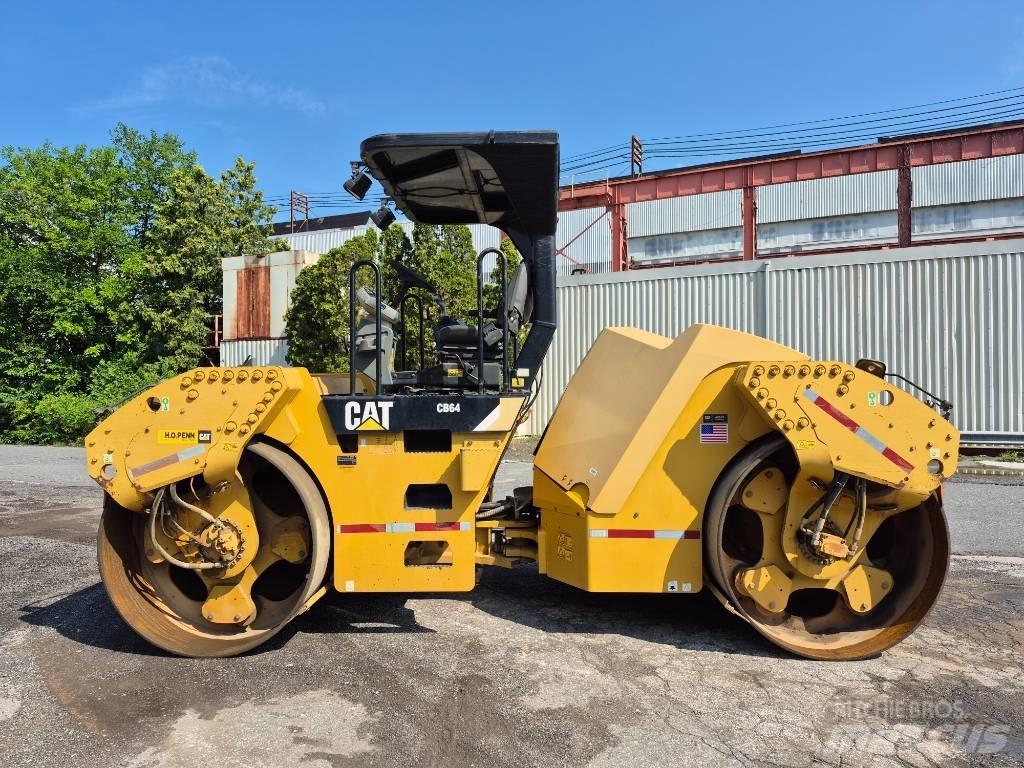 CAT CB 64 Divvalču grunts veltņi