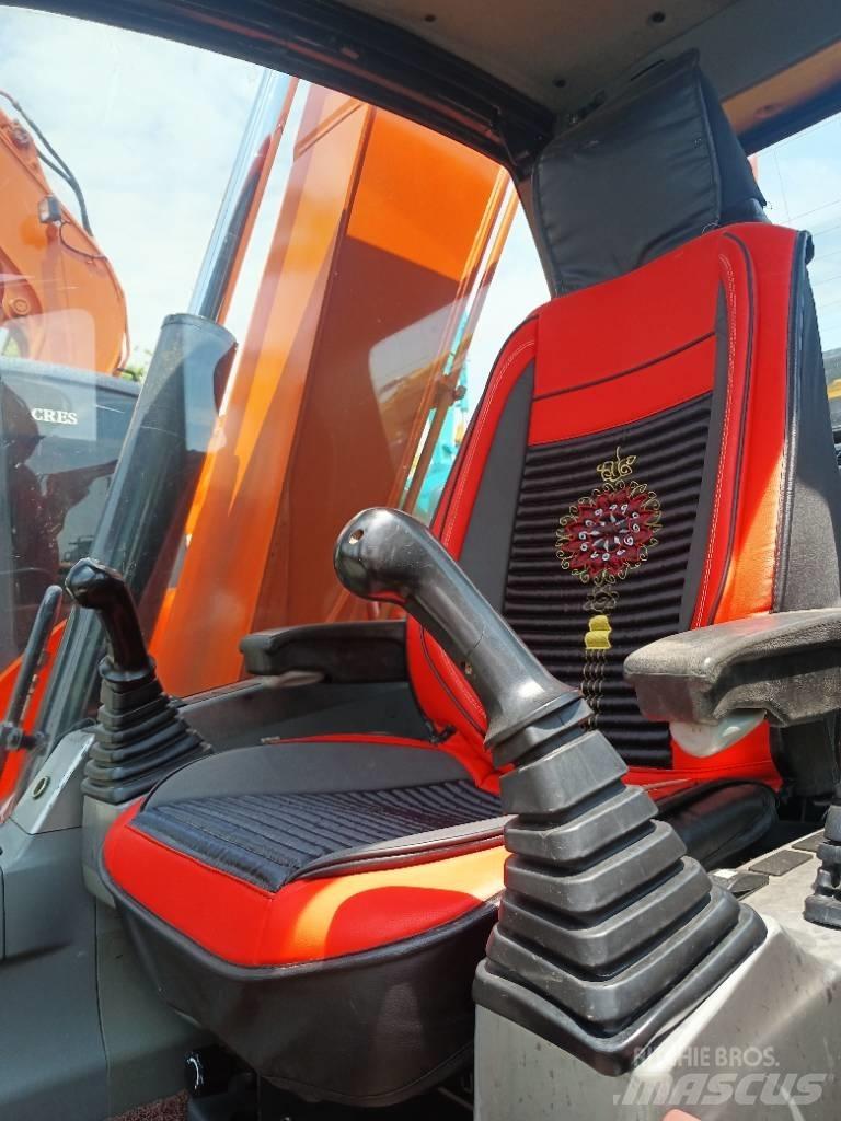 Doosan DX 75 Kāpurķēžu ekskavatori