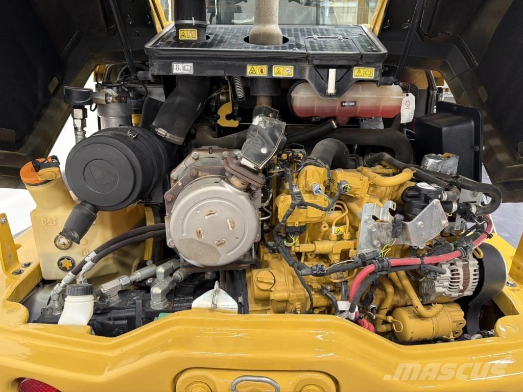 CAT 908M Iekrāvēji uz riteņiem