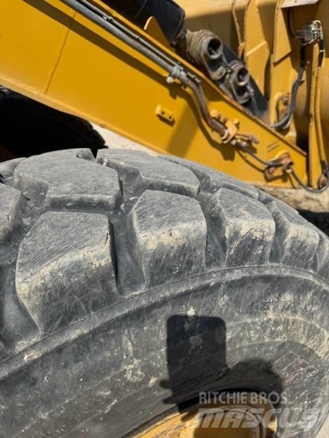 CAT 930 H Iekrāvēji uz riteņiem